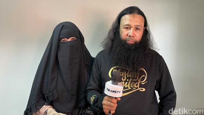 Peggy Melati Sukma dan suaminya, Reza Abdul Jabbar, ditemui di kawasan Transmedia pada Rabu (13/12/2023).