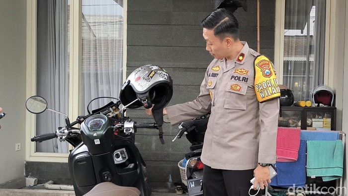 Polsek Karang Pilang menangkap anggota gengster dirumahnya Gresik, Rabu (13/12/2023).