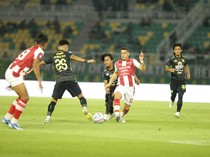 Gol Kontroversial Henrique Bawa Persebaya Unggul 1-0 dari Persis Solo