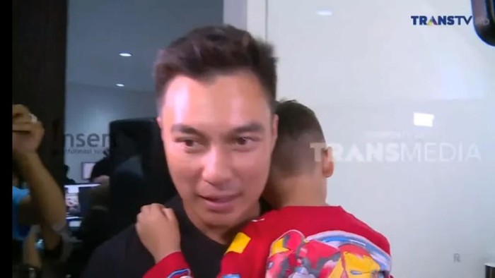 Plafon kantor baru Baim Wong ambruk/Tangkapan Layar YouTube Insert News Highlight