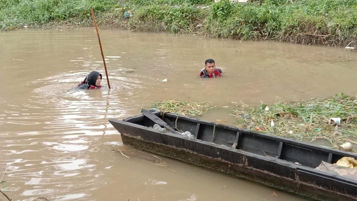 Proses pencarian tim dari Kantor SAR Pekanbaru. (Dok Kantor SAR Pekanbaru)