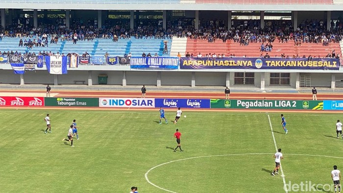 Pertandingan PSIM Vs Nusantara United di Stadion Mandala Krida Jogja, Rabu (13/12/2023).