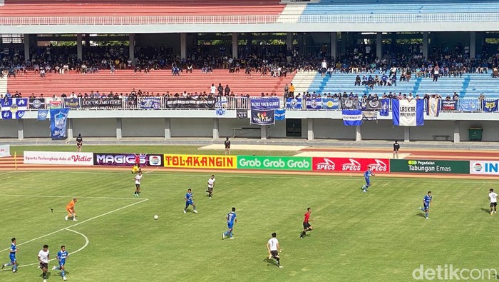 Pertandingan PSIM Vs Nusantara United di Stadion Mandala Krida Jogja, Rabu (13/12/2023).