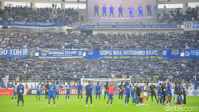 PSIS Semarang saat bertanding di Stadion Jatidiri dalam laga Liga 1 2023/2024.