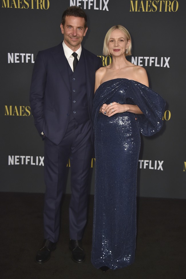 Aktris Carey Mulligan berperan sebagai istri Bernstein, Felicia Montealegre Cohn Bernstein. Berkat peran mereka di film produksi Netflix tersebut, mereka telah meraih nominasi aktor dan aktris terbaik Golden Globe Awards 2024. (Foto: Jordan Strauss/Invision/AP)