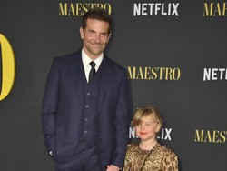 Foto Gemas Putri Bradley Cooper Pose di Karpet Merah, Jarang Terekspos