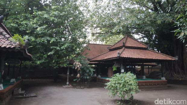 Reruntuhan keraton awal Cirebon.