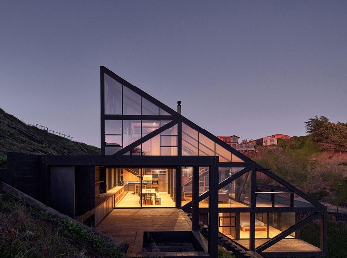 Rumah di sisi bukit/Cristóbal Palma via Dezeen
