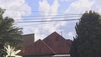 Sementara itu, untuk rumah masa kecil Hotman Paris diketahui berada di Laguboti, Toba, Sumatera Utara. Hotman mengaku rumahnya itu termasuk rumah mewah pada tahun 1960-an. Rumah masa kecil Hotman di Kecamatan Laguboti, Toba! Ini rumah paling mewah di tahun 60-an dengan 6 kamar tidur! Di rumah ini lah Hotman memulai mimpi dan cita-cita menjadi orang sukses, tulisnya dalam caption Instagram, dikutip Rabu (13/12/2023). Foto: via Instagram @hotmanparisofficial