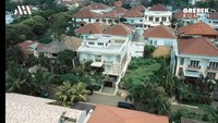 Rumah Olla Ramlan jika dilihat dari atas memiliki tiga tingkat dan sebuah garasi di lantai paling bawah. Foto: Tangkapan layar YouTube Atta Halilintar