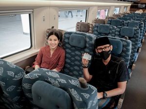 Momen Sandiaga dan Angela Jajal Kereta Cepat Whoosh Menuju Bandung