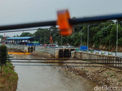 Saringan TB Simatupang Beroperasi, Cegah Sampah Kiriman Masuk DKI