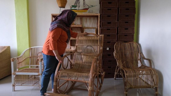 Melihat Beragam Karya di Sentra IKM Rotan dan Bambu di Sambas
