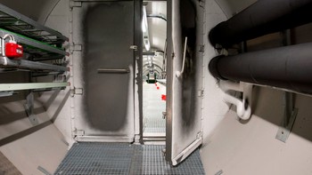 Gudang Kiamat hanya boleh dimasuki personel yang berwenang seperti pejabat pemerintah, ilmuwan, dan staf pendukung. Tingkat keamanan yang tinggi ini penting untuk melindungi integritas keanekaragaman hayati pertanian dunia. Foto: CropTrust.org