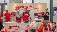 Berkolaborasi dengan Ahli Gizi, Seala Septiani dan salah satu jebolan Master Chef Indonesia musim ke-6, Jordhi Aldyan untuk membuat kreasi masakan bernutrisi tinggi dengan menggunakan bumbu masak serbaguna House Kari ala Jepang.