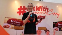 Acara dimulai pada pukul 09.00 WIB dengan sambutan pembukaan dari Presiden Direktur PT House And Vox Indonesia, Hiroyuki Hayashi. Dalam sambutannya, Beliau menjelaskan bahwa Kari Jepang adalah salah satu makanan nasional di Jepang yang banyak dikonsumsi oleh anak-anak hingga orang tua karena bernutrisi tinggi. Mereka menikmati Kari Jepang 2-3 kali seminggu. Selain itu, Bapak Hayashi juga mengajak para undangan untuk menjaga kesehatan di cuaca yang tidak menentu saat ini, caranya dengan olahraga dan konsumsi makanan yang baik untuk kesehatan.