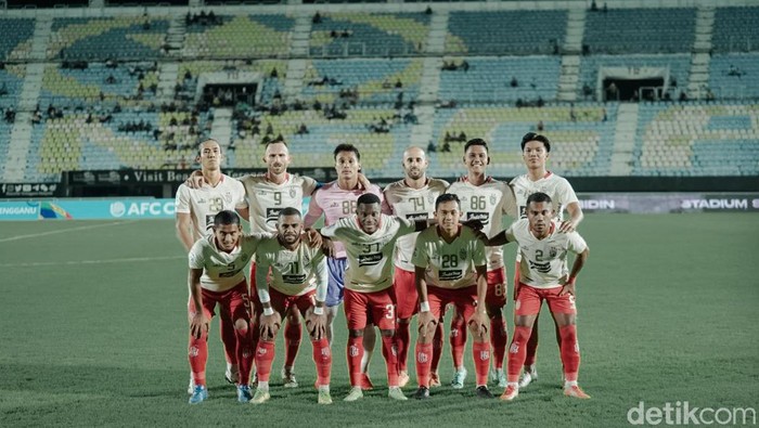 Bali United menutup AFC Cup 2023 dengan kekalahan 0-2 dari Terengganu FC di Stadion Sultan Mizan Zainal Abidin, Rabu malam (13/12/2023).