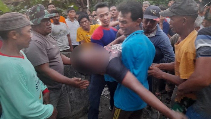 Tiga warga OKU Timur meninggal dunia saat sedang melakukan pengalian sumur di Desa Bandar OKU Timur.