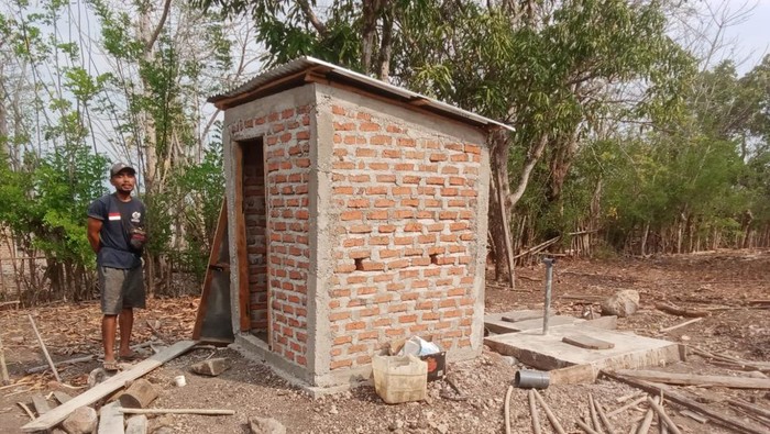 Salah satu toilet yang dibangun Dinas Cipta Karya, SDA dan Tata Ruang Kabuapaten Manggarai Barat untuk warga di Desa Siru, Kecamatan Lembor (Istimewa)