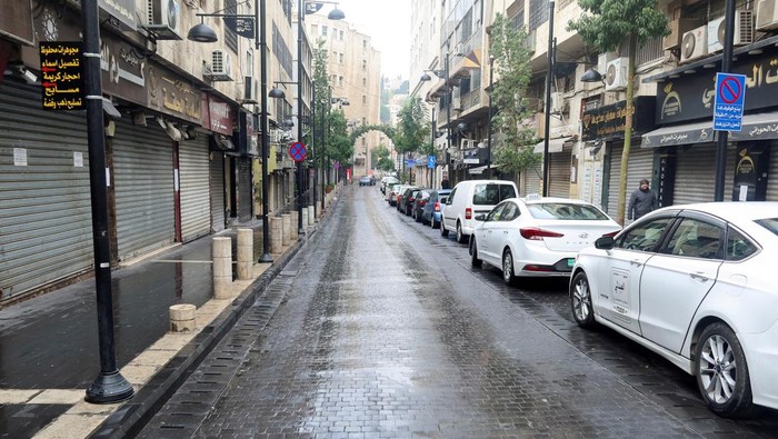 A view shows an empty street with closed shops in response to a global call for a strike in solidarity with Palestinians in Gaza, in Amman, Jordan December 11, 2023. REUTERS/Jehad Shelbak