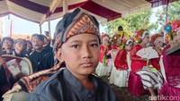 Potret Budak Laki Bujang atau pemuda yang ikut sebagai barisan peserta tradisi ngarot. Foto: Sudedi Rasmadi/detikJabar
