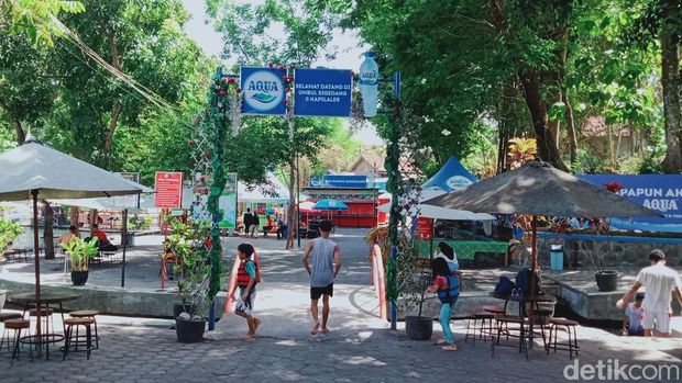 Umbul Sigedhang Klaten konon namanya diambil dari nama pohon pisang yang mengelilinginya. Airnya jernih dan diyakini untuk ritual.