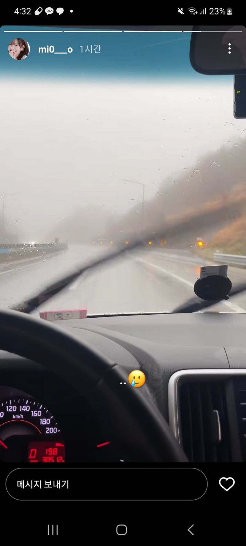 Unggahan wanita yang digosipkan pacaran dengan Joshua SEVENTEEN Unggahan wanita yang digosipkan pacaran dengan Joshua SEVENTEEN