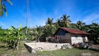 Tower BTS Bakti Kominfo di Desa Salube, Pulau Doi, Maluku Utara.