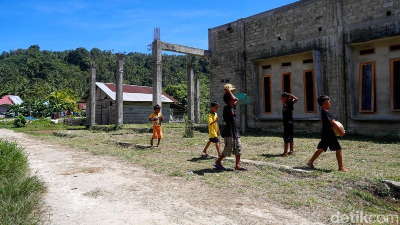 Tower BTS Bakti Kominfo di Desa Salube, Pulau Doi, Maluku Utara.