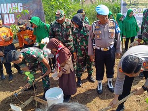 Aksi TNI Tanam Ribuan Pohon di Kabupaten Bogor demi Cegah Longsor