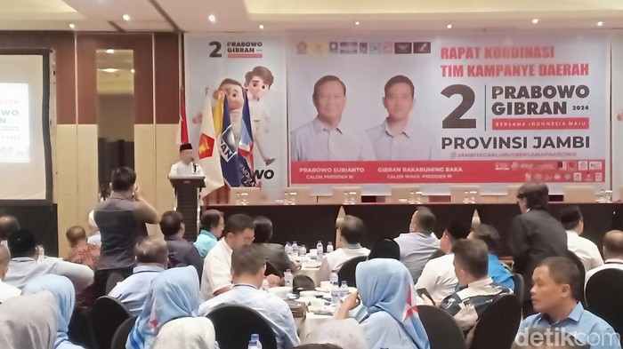 Al Haris saat hadiri rapat konsolidasi TKD Prabowo-Gibran di Jambi