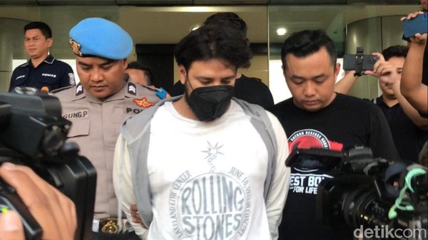 6 Penampakan Ammar Zoni Usai 2 Hari Ditangkap karena Narkoba
