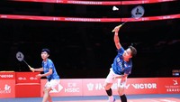 Apri/Fadia berhadapan dengan pasangan China Chen Qing Chen/Jia Yi Fan di partai keduanya di BWF World Tour Finals 2023. Foto: Dok. PP PBSI