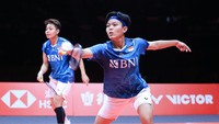 Sudah berusaha sekuat tenaga, Apri/Fadia tetap harus mengakui keunggulan lawan dengan 10-21, 14-21. Foto: Dok. PP PBSI