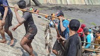 Proses mengeringkan air bendungan yang memang dilakukan setiap tahun itu secara teknis disebut flushing atau penggelontoran sedimen lumpur yang mengendap.