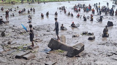 Melihat Asatan, Momen Berburu Ikan di Bendungan Sampean Baru Bondowoso