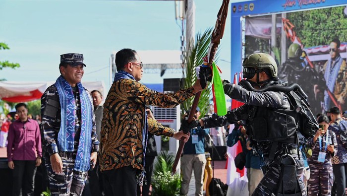 Menteri Perhubungan Budi Karya Sumadi dan Kepala Staf Angkatan Laut (Kasal) Laksamana TNI Muhammad Ali menghadiri perayaan Hari Nusantara (Harnus) 2023 di Tidore Kepulauan.