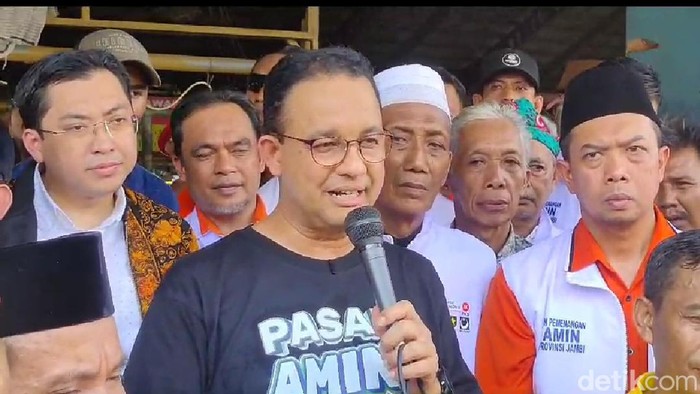 Capres urut 1 Anies saat kampanye di pasar angso duo Jambi