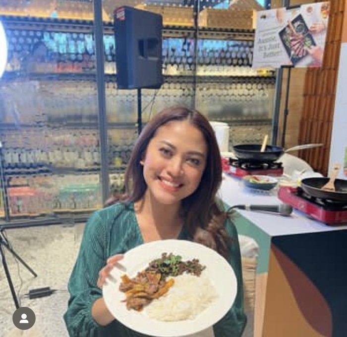Cynthia Riza, Istri Giring Nidji yang Hobi Kulineran di Warung hingga Resto Cynthia Riza, Istri Giring Nidji yang Hobi Kulineran di Warung hingga Resto