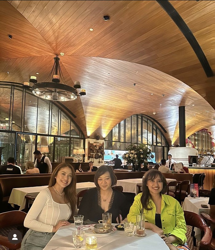 Cynthia Riza, Istri Giring Nidji yang Hobi Kulineran di Warung hingga Resto Cynthia Riza, Istri Giring Nidji yang Hobi Kulineran di Warung hingga Resto