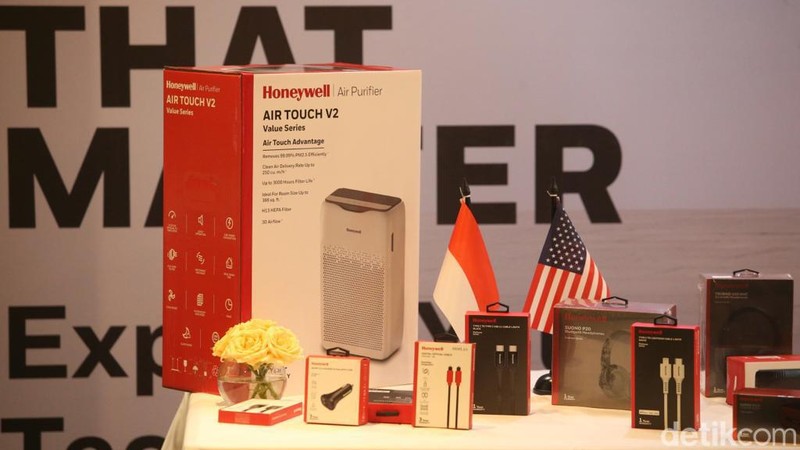 Honeywell melakukan ekspansi bisnis ke Indonesia. Beragam perangkat diboyong, mulai dari charger, kabel data, terminal colokan hingga air purifier.
Secure Connection Limited selaku pemilik lisensi Honeywell menggandeng PT Bintang Mas Rezeki Nusantara sebagai distributornya di Tanah Air, Kamis (14/12/2023).