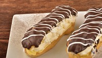 Eclair juga populer di beberapa kafe dessert. Meski terlihat mudah penulisannya, tapi masih banyak yang salah menyebutnya. Ee-klar adalah penyebutan yang benar. Foto: Getty Images/iStockphoto