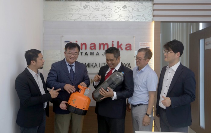 Indonesia bekerjasama dengan Korea Selatan mengembangkan tabung gas komposit untuk masyarakat dengan nilai investasi sekitar Rp 500 Miliar dan  menghasilkan sekitar 500 ribu tabung gas per tahun.