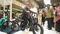 Mengusung tema Innovate Locally, Thrive Globally: Building Sustainable Ecosystem through Small and Medium Industries, Gebyar IKMA 2023 sebagai komitmen dan langkah nyata Direktorat Jenderal Industri Kecil, Menengah, dan Aneka (IKMA) Kemenperin dalam mendorong penciptaan dan penguatan IKM. 