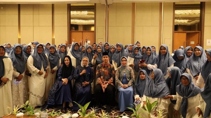 Gibran bertemu dengan para Nyai di Solo.