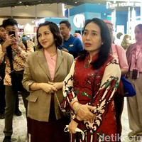 Di acara tersebut Menteri Bintang Puspayoga terlihat mengenakan batik.