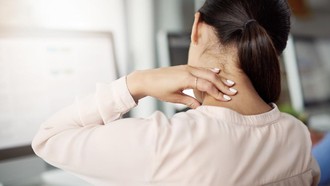 Kenali Sebelum Fatal, Seperti Ini Gejala Penyakit Jantung yang Terasa di Leher