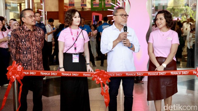 Zulhas menyampaikan sambutannya sebelum membuka Jakarta X Beauty 2023. 