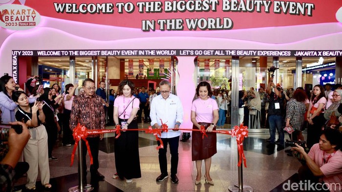 Jakarta X Beauty 2023 digelar mulai hari ini, Kamis (14/12/2023) hingga Minggu (17/12/2023). Acara ini dibuka oleh Menteri Perdagangan Zulkifli Hasan.