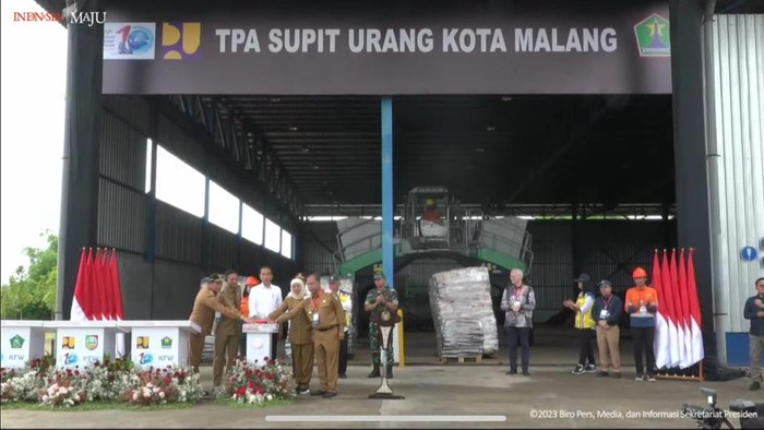 Jokowi resmikan 3 TPA di Malang, Jombang, dan Sidoarjo.